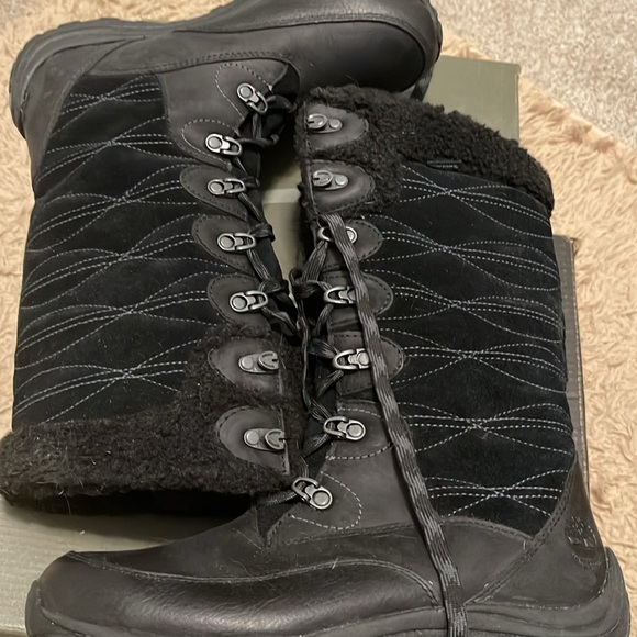 Timberland womens black primaloft 200 tall boot. Lace up. Bottom is waterproof. - Picture 3 of 8